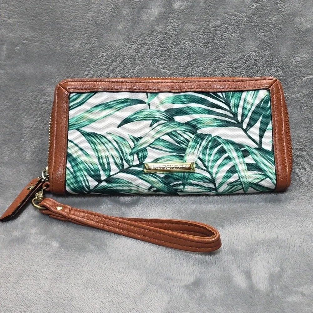 Enzo Angiolini Bamboo Leaf Canvas And Leather Wallet‎ 8x4 Zippered